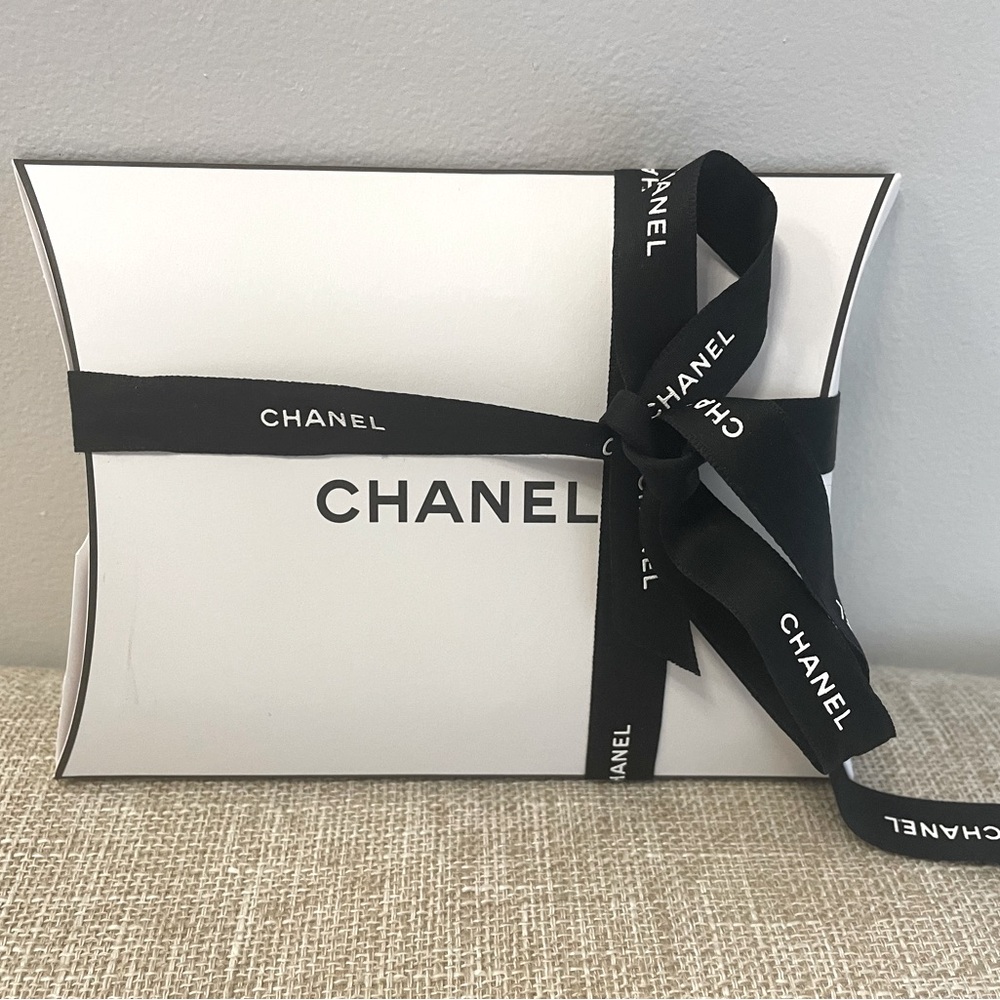 Chanel Gift Box - Picture 5 of 5
